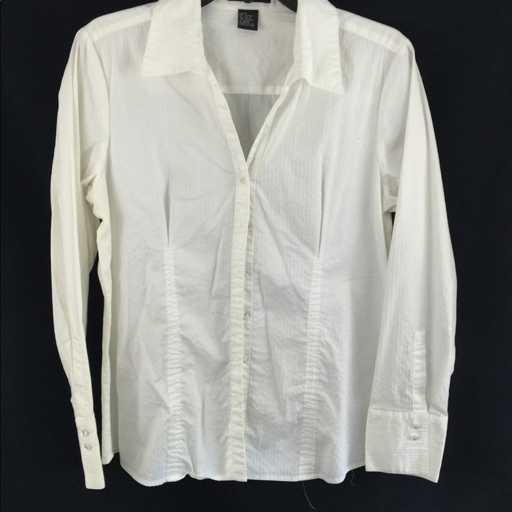 Autograph of NY woman's fitted, textured shirt